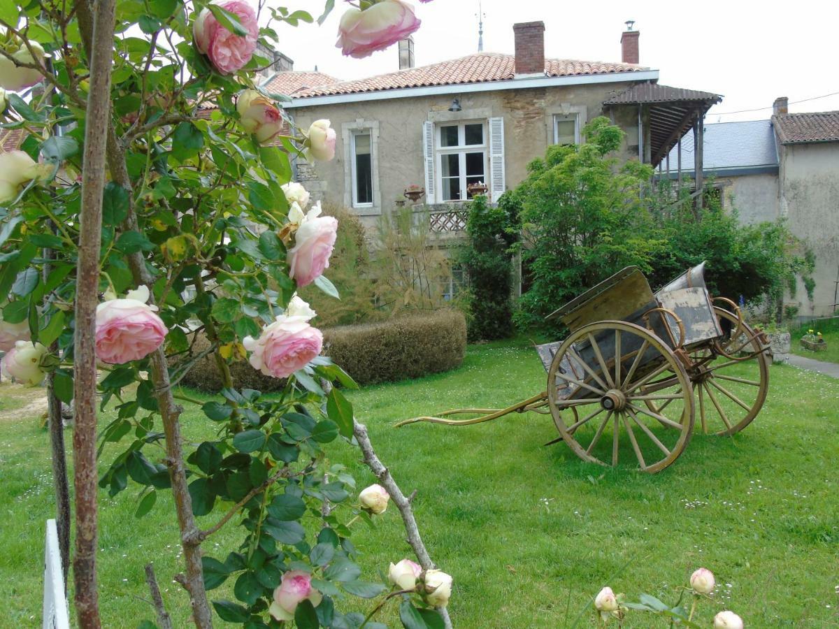 Eco Logis De Chantegrolle Champagne-Mouton Exterior photo