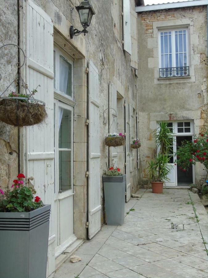 Eco Logis De Chantegrolle Champagne-Mouton Exterior photo