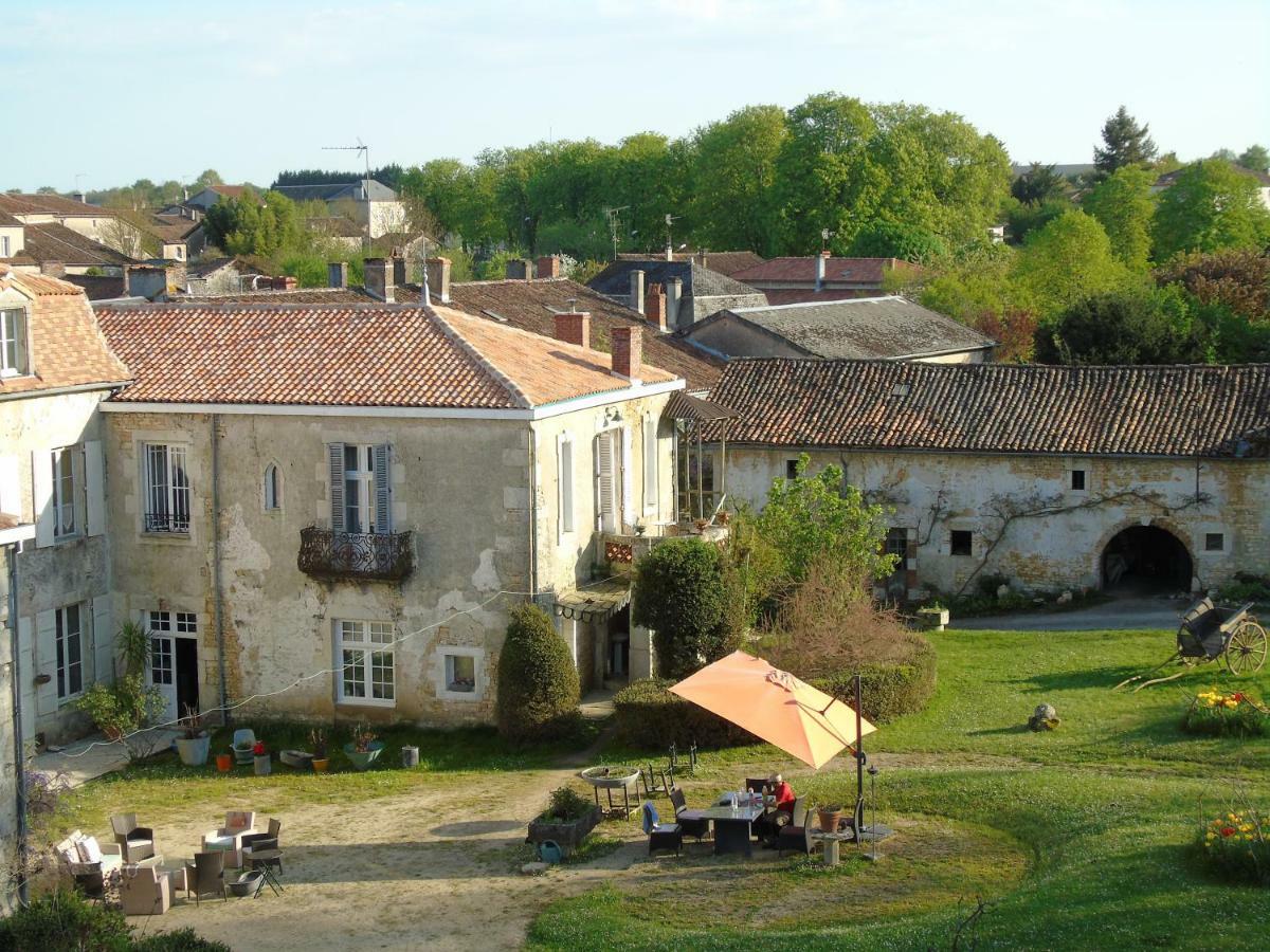 Eco Logis De Chantegrolle Champagne-Mouton Exterior photo
